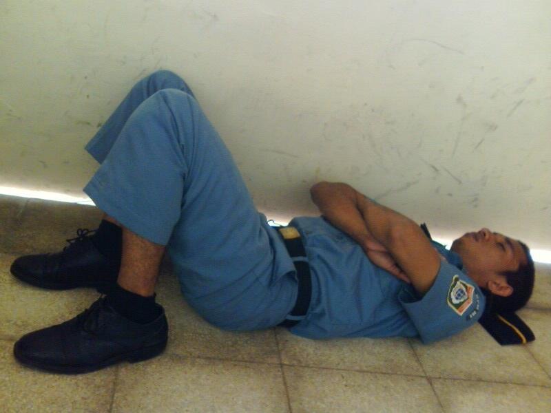 berbagai macam ekspresi dan gaya tidur