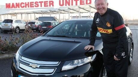 Kendarai Mobil Baru, Fergie Tabrak Tembok