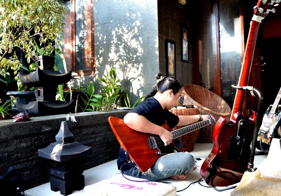 Terima Jasa : Service & Tune Up - Alat Musik ,, Guitar ,, Bass ,, Instrument DLL