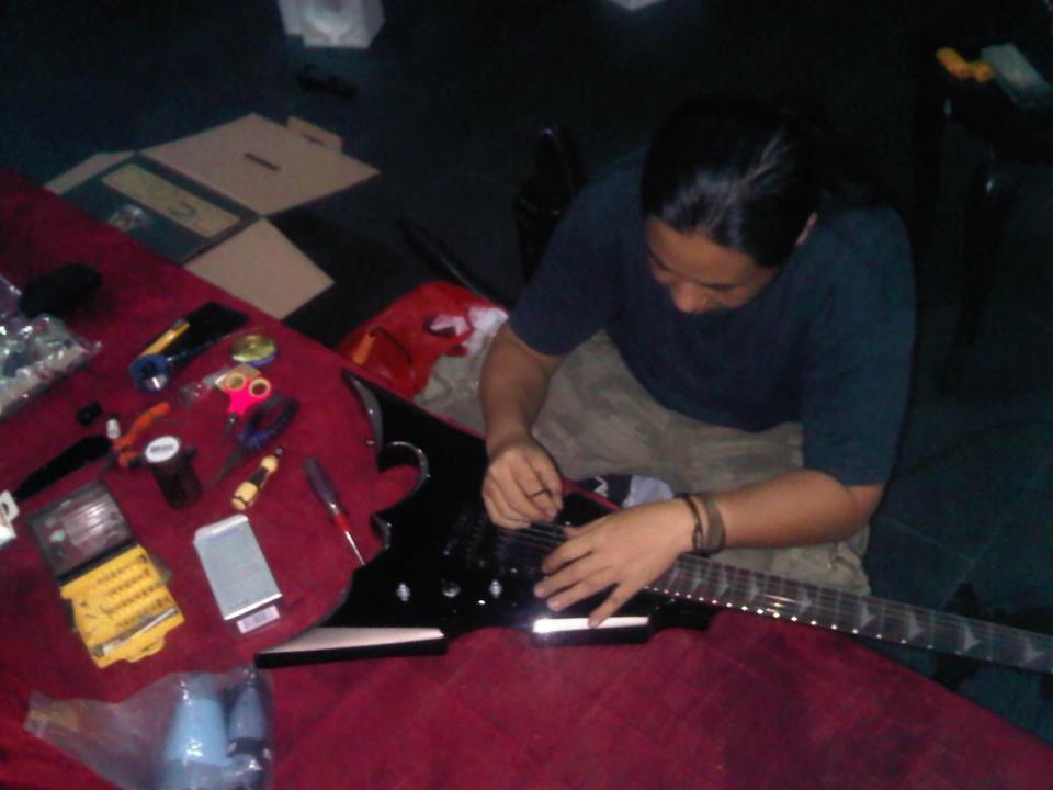 Terima Jasa : Service & Tune Up - Alat Musik ,, Guitar ,, Bass ,, Instrument DLL