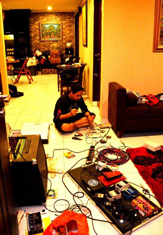 Terima Jasa : Service & Tune Up - Alat Musik ,, Guitar ,, Bass ,, Instrument DLL