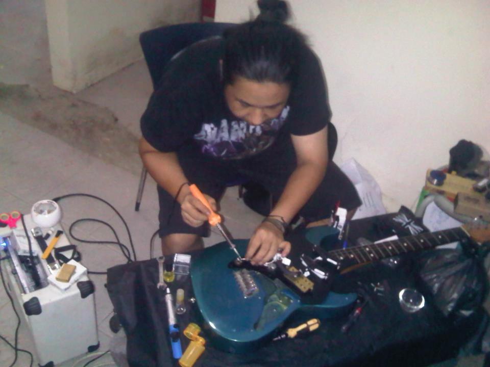 Terima Jasa : Service & Tune Up - Alat Musik ,, Guitar ,, Bass ,, Instrument DLL