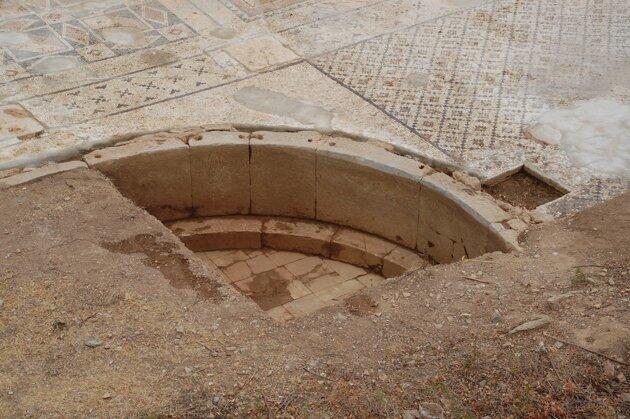 ★Wow, Mosaik Romawi Raksasa Ditemukan di Bawah Ladang★