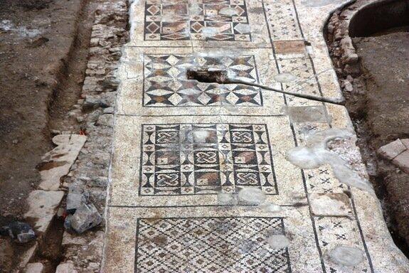 ★Wow, Mosaik Romawi Raksasa Ditemukan di Bawah Ladang★