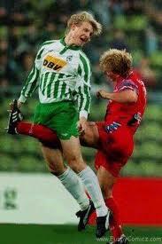 Bukan sekedar main bola (pict ngakak)