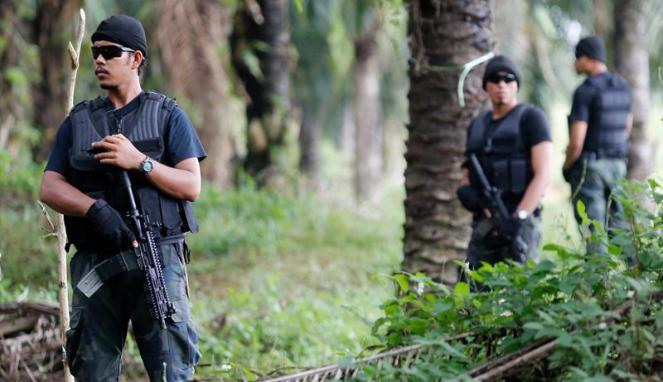 (Berita Lucu) Tujuh batalyon diturunkan, namun tidak ada yang berhasil dilukai.
