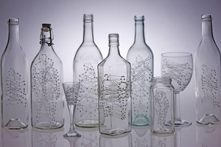 Lukisan Luar Biasa Pada Botol Susu Bekas