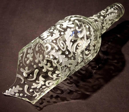 Lukisan Luar Biasa Pada Botol Susu Bekas