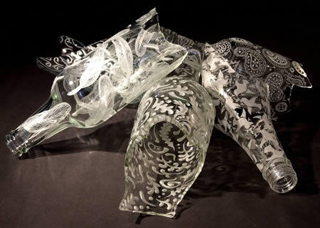 Lukisan Luar Biasa Pada Botol Susu Bekas