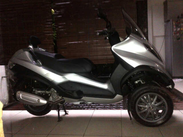 JUAL PIAGGIO MP3 250cc th2008
