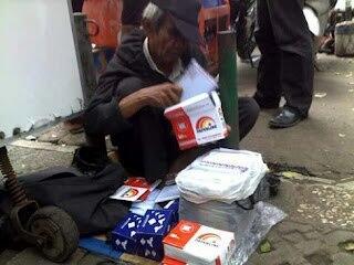 Kisah Kakek Penjual Amplop di ITB ( Mewek Inside Gan)