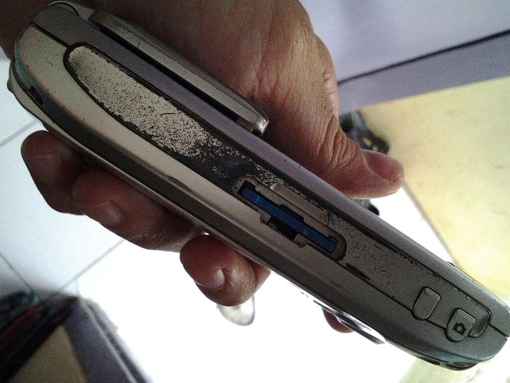 REPOST => Jual BUTUH HP jadul soner P910 batangan Jkt apa adanya