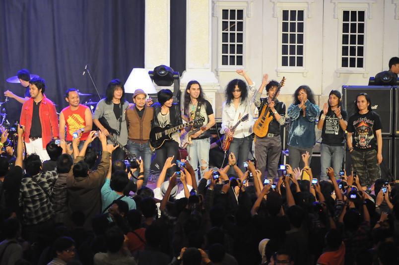 - Rama Satria - gitaris blues asal Indonesia yang mendunia