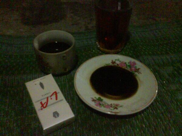 Kopi kothok dan Rokok cete