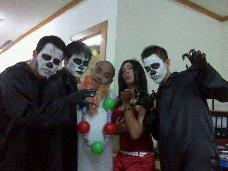 Fhoto sebelum perfom di acara ulang tahun kantor gue (2011)