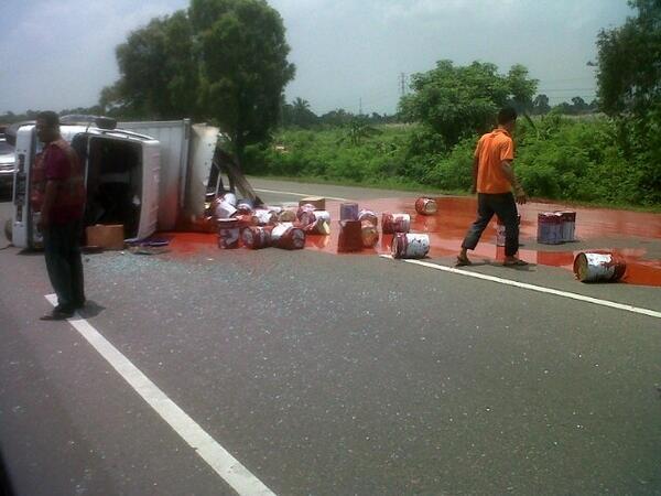 Ada truk terguling Gan Barusan
