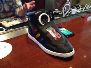 Google Perlihatkan Konsep The Talking Shoe di SXSWi