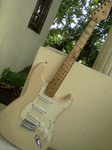 jual gitar squier stratocaster