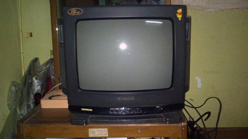TV jadul 14 inch merk Sharp murah aja (MALANG)