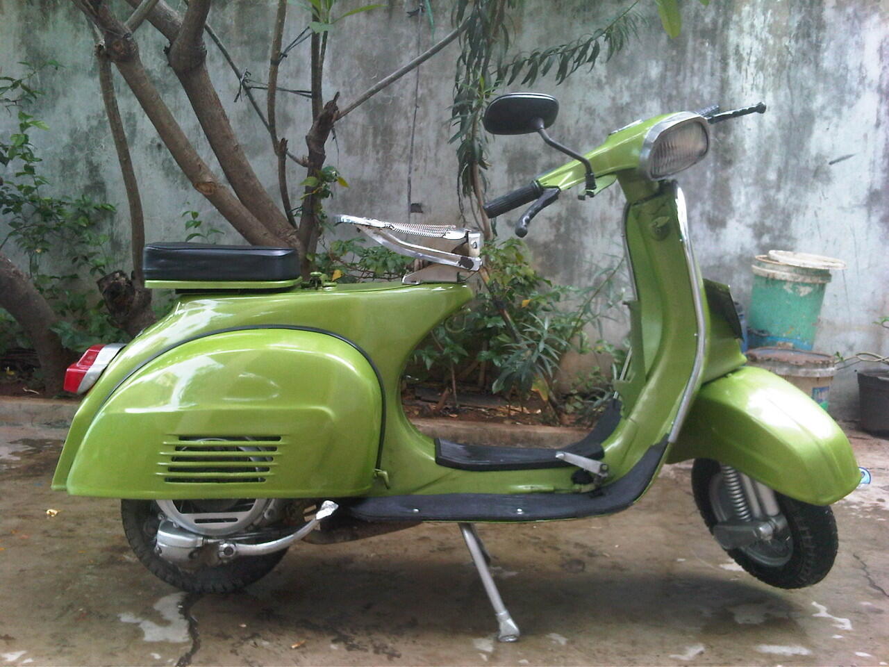 vespa super tahun 76 cat baru , tangan pertama , pajak hidup , faktur ada