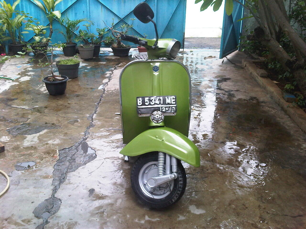 vespa super tahun 76 cat baru , tangan pertama , pajak hidup , faktur ada