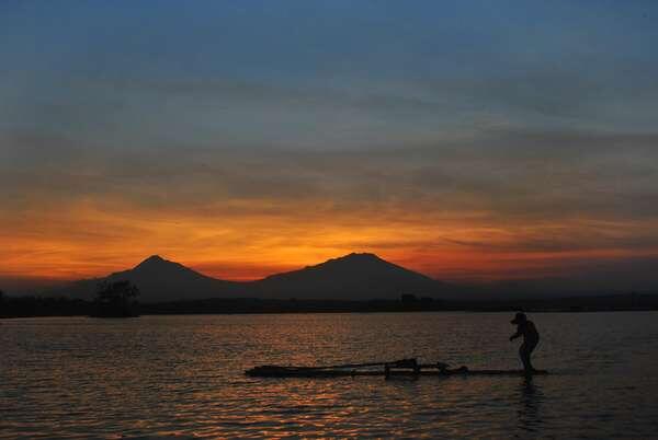 PANORAMA SUNSET DI WADUK CENGKLIK [ KUTA KALAH GAN ]
