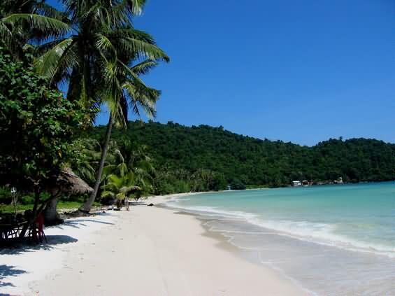 9 Pantai Tersembunyi dengan Panorama Super Cantik di Dunia