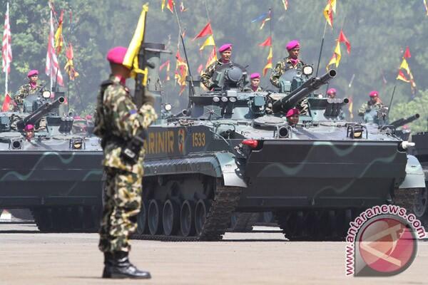 KASAL ANUGERAHI KENAIKAN PANGKAT LUAR BIASA KEPADA SEORANG PRAJURIT MARINIR