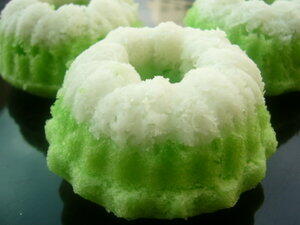 Kue Putu Indonesia dan Kue Puttu India