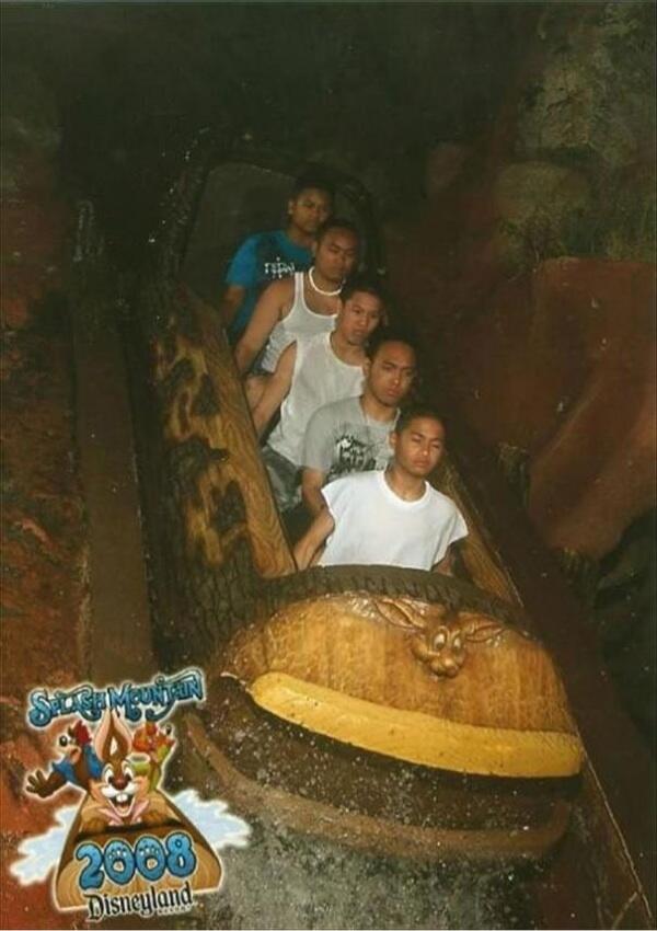 &#91;Ngakak!&#93; &#91;Pic&#93; Ekspresi orang yang naik wahana Disney Mountain Splash