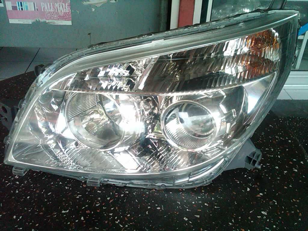 Lampu depan / Head Lamp Rush / Terios 2007-2013
