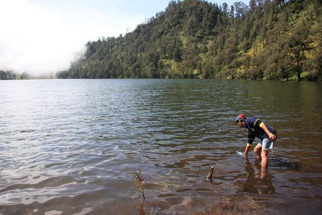 Menilik Pesona Ranu Kumbolo, Semeru (Semoga banyak yang komeng n view)