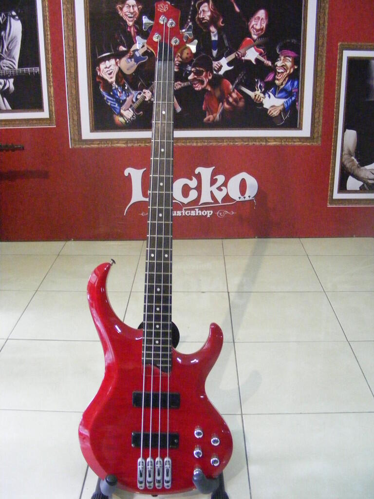 ibanez btb red