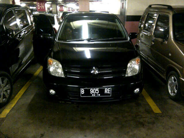 Toyota Ist automatic hitam tahun 2003
