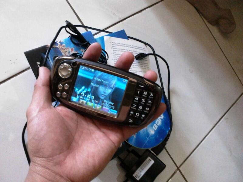 6 Handphone Berbentuk Console Gaming