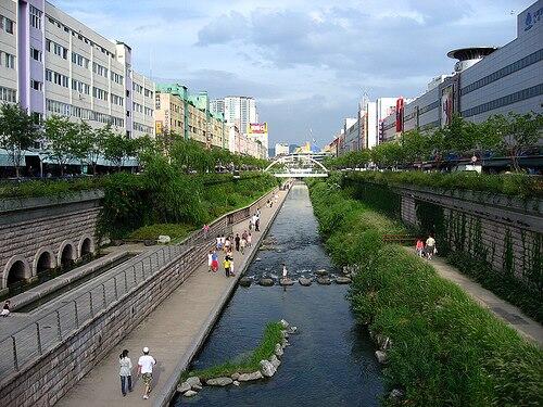 Sungai Yang Dulu Kumuh &amp; Tercemar Ini Kini Jadi Landmark Kebanggaan Seoul (Foto) 