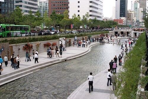 Sungai Yang Dulu Kumuh &amp; Tercemar Ini Kini Jadi Landmark Kebanggaan Seoul (Foto) 