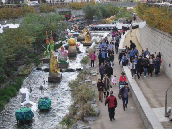 Sungai Yang Dulu Kumuh &amp; Tercemar Ini Kini Jadi Landmark Kebanggaan Seoul (Foto) 