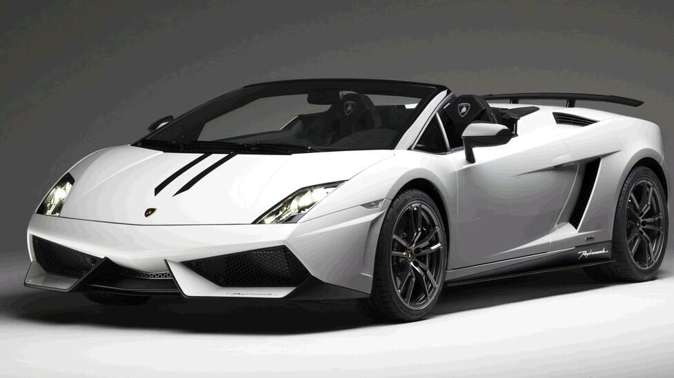 Hadiah Mobil Lamborghini Gallardo Spyder Buat anak lulus Kuliah! EDAN!
