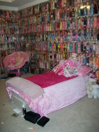 Barbie Man Punya 2.000 Boneka di Rumahnya
