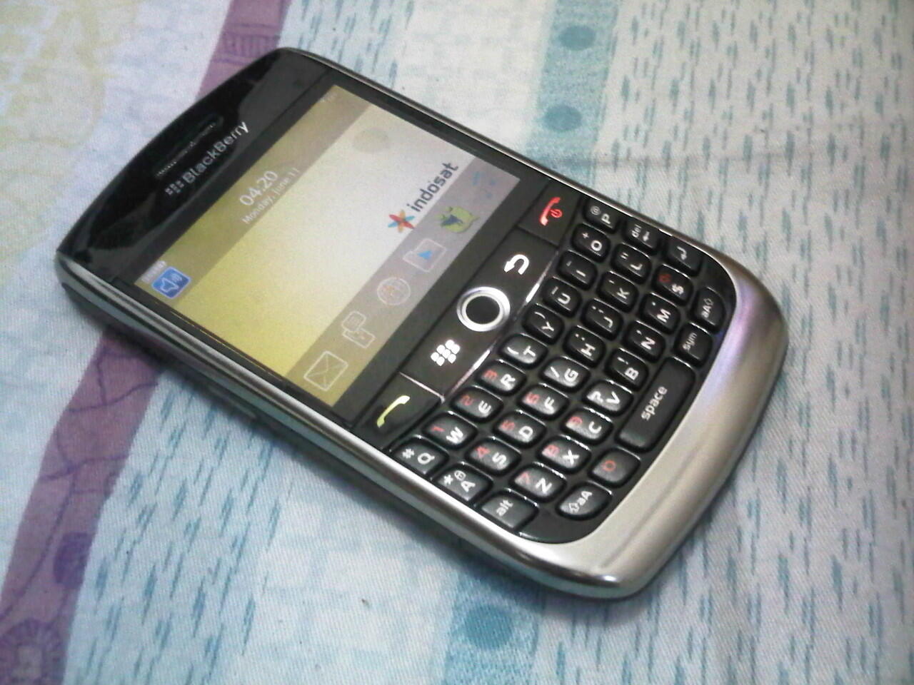 Blackberry Curve 8900 Javelin Indosat (Jual cepat - BU)
