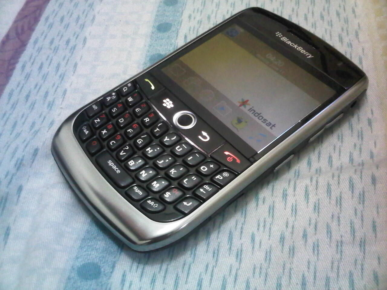 Blackberry Curve 8900 Javelin Indosat (Jual cepat - BU)