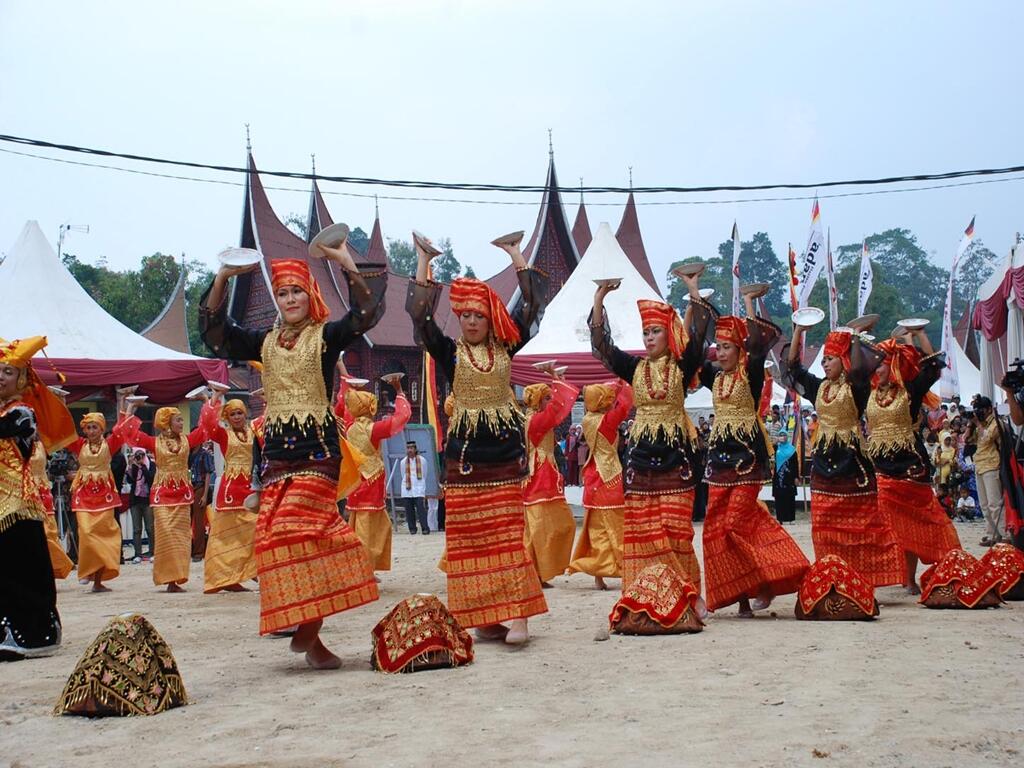 Rangkaian seni budaya  Indonesia yang pernah di Mainkan di 