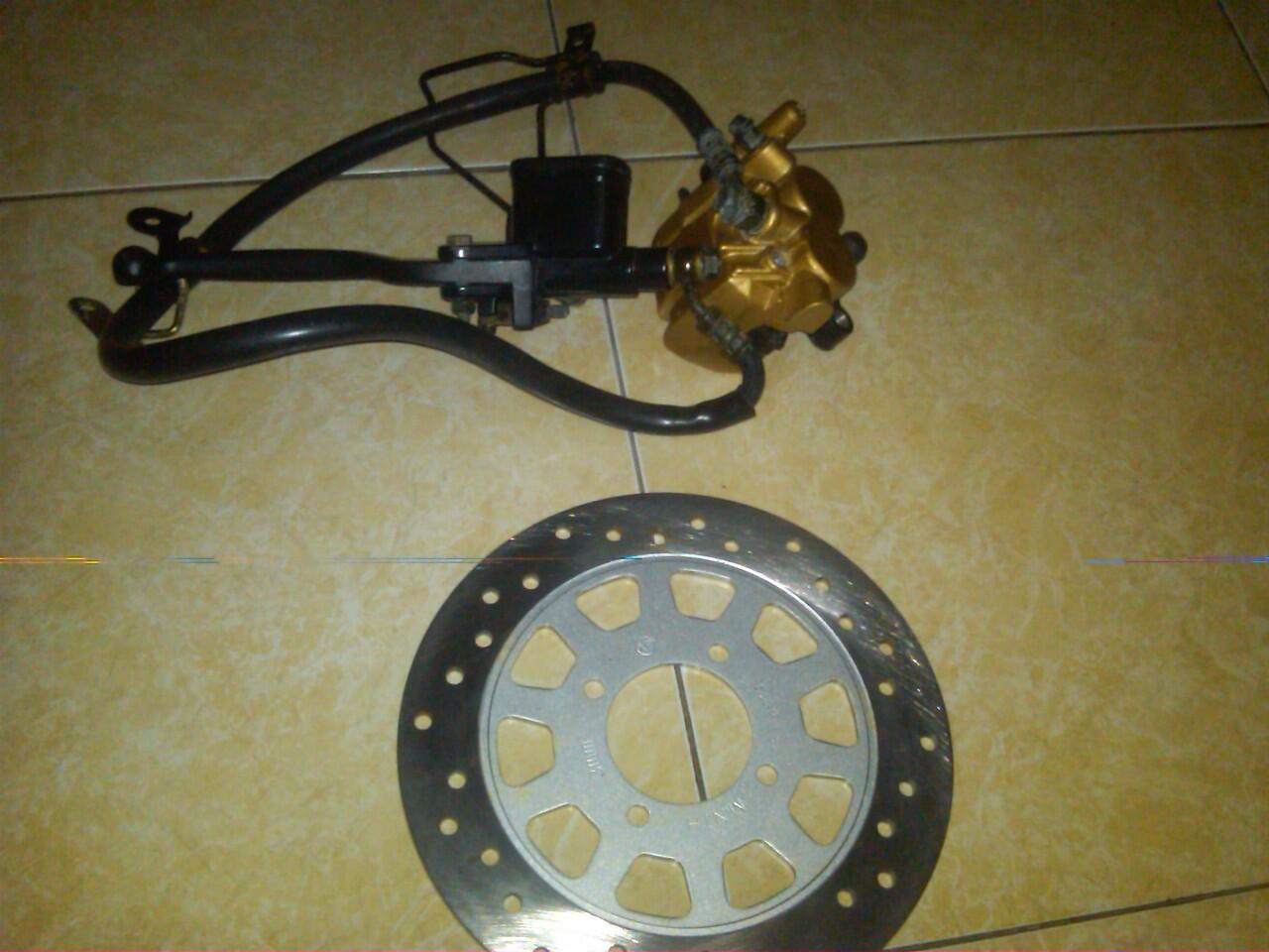 cakram depan suzuki satu set ( cakran,kaliper + handle ) depan