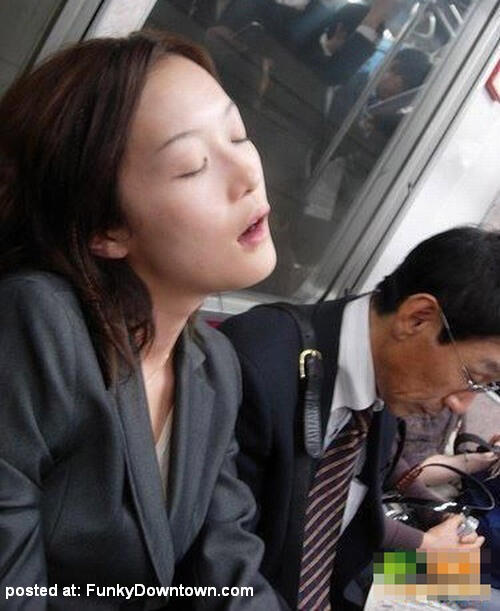 &#91;PIC&#93; POSISI TIDUR PALING KONYOL DI DUNIA
