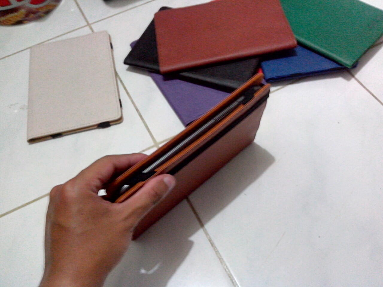 Uneed Premium Class Flipcase Universal Tablet 7 Inchi Merk APAPUN!!! Lebih SLIM!
