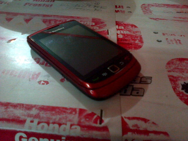 >> Jual Blackberry Torch 1 9800 Merah mulus Fullset Murah gan <<