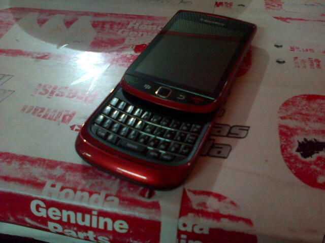 >> Jual Blackberry Torch 1 9800 Merah mulus Fullset Murah gan <<