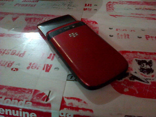 >> Jual Blackberry Torch 1 9800 Merah mulus Fullset Murah gan <<