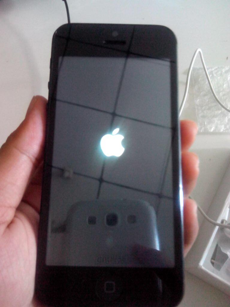 iphone 5 iphone 5 fullset mulus murah 2,4 jutaan ga prcaya?masuk dulu siapa cepet aja